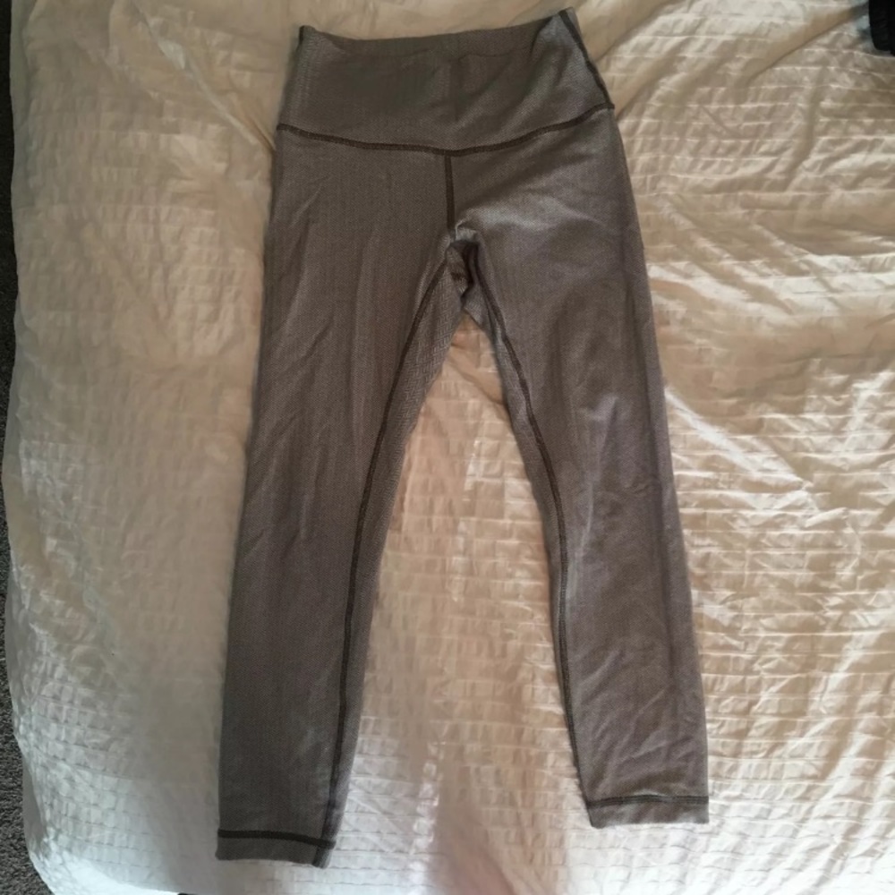 Lululemon gray and white herringbone leggings 6